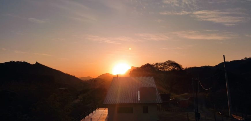 Terreno com Obra em Fase de Acabamento