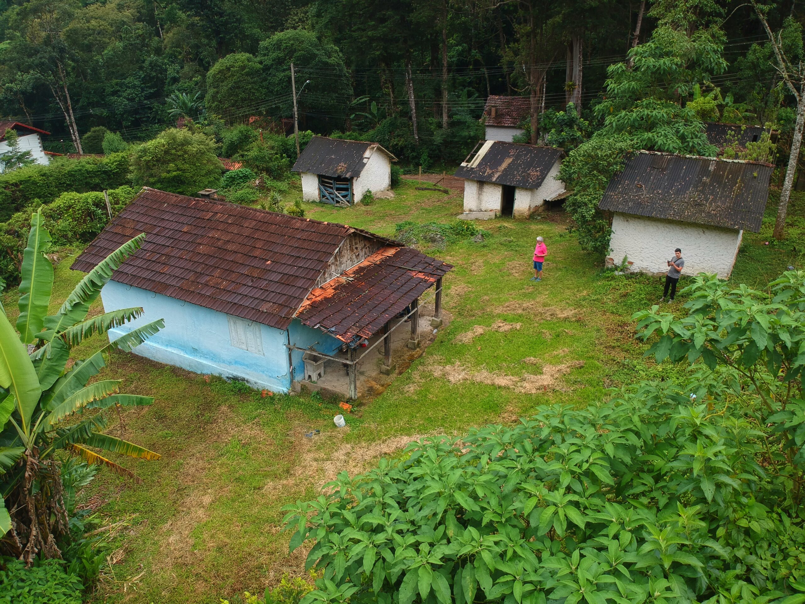 Casa Antiga com 4 Chalés no Vale do Pavão