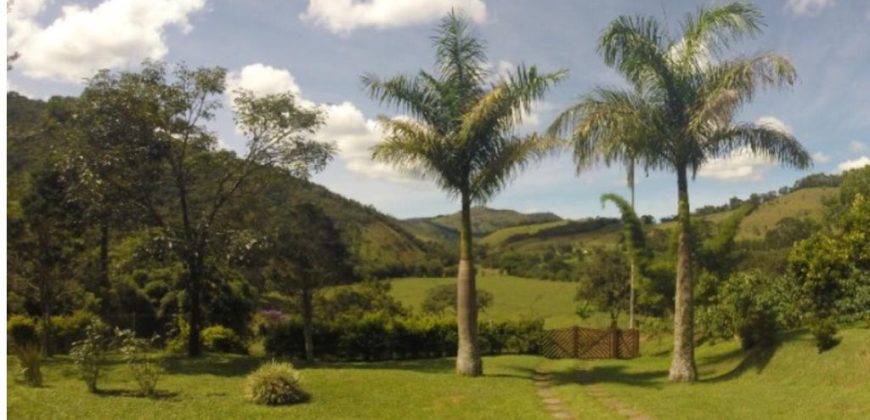 Sítio com Cachoeiras em Santo Antônio