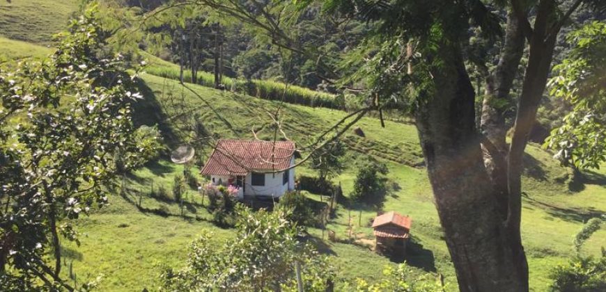 Sítio com Cachoeiras em Santo Antônio