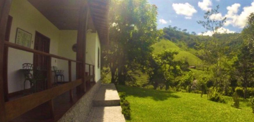 Sítio com Cachoeiras em Santo Antônio