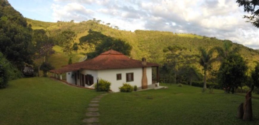 Sítio com Cachoeiras em Santo Antônio