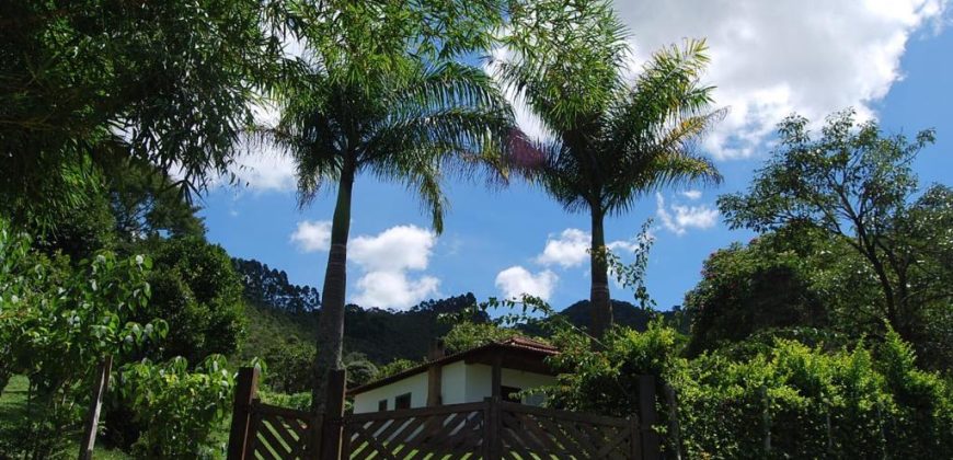 Sítio com Cachoeiras em Santo Antônio