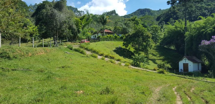 Sítio com Cachoeiras em Santo Antônio