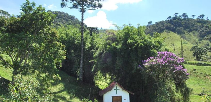 Sítio com Cachoeiras em Santo Antônio