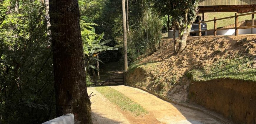 Casa com Chalé no Alcantilado