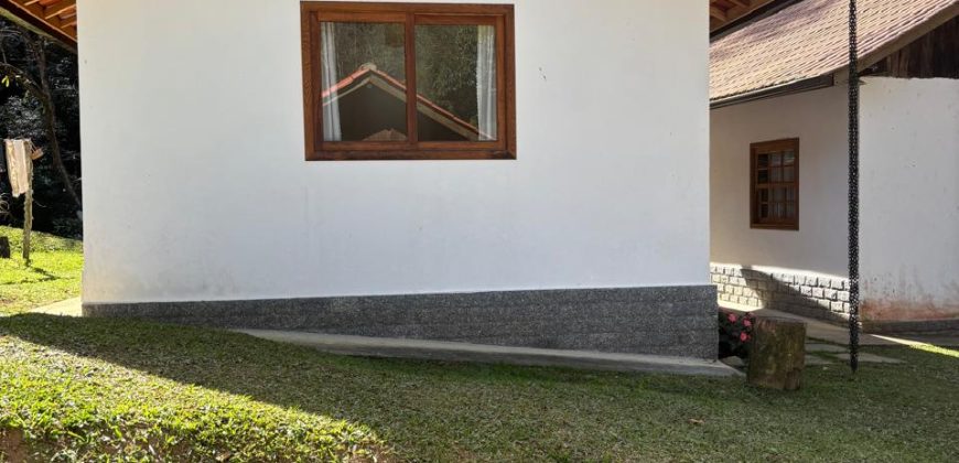 Casa com Chalé no Alcantilado