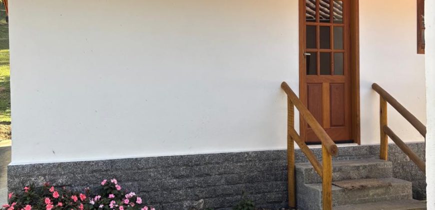 Casa com Chalé no Alcantilado