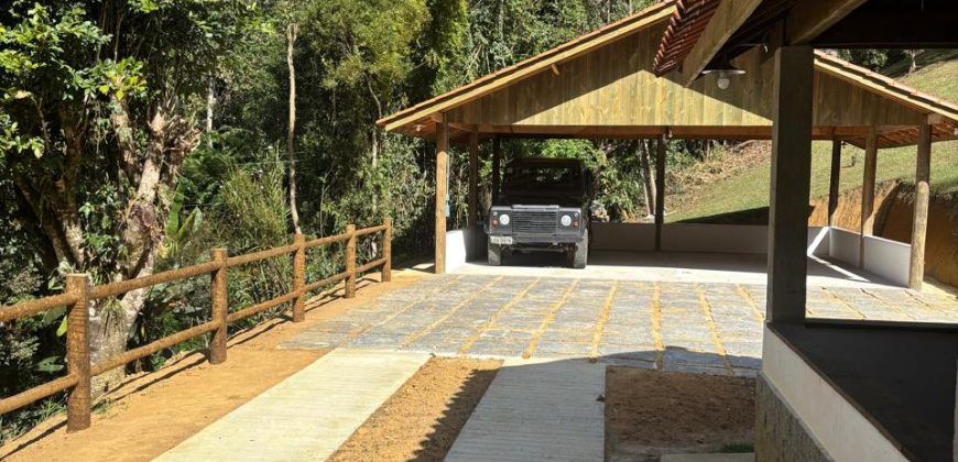 Casa com Chalé no Alcantilado