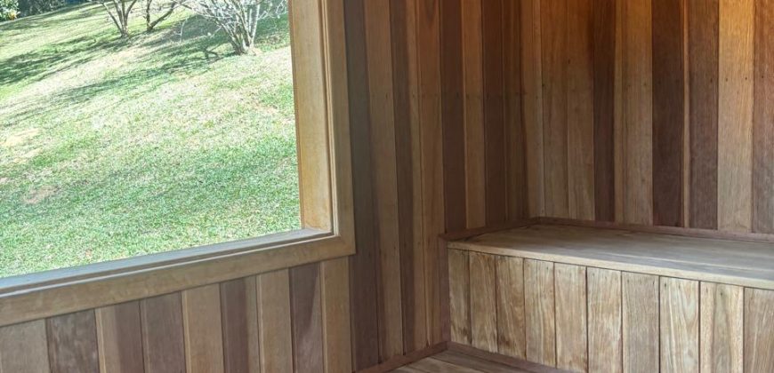 Casa com Chalé no Alcantilado