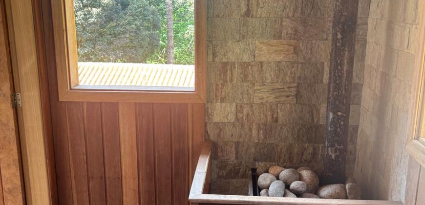 Casa com Chalé no Alcantilado