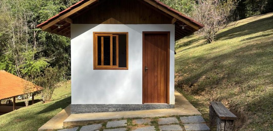 Casa com Chalé no Alcantilado