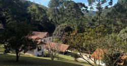 Casa com Chalé no Alcantilado