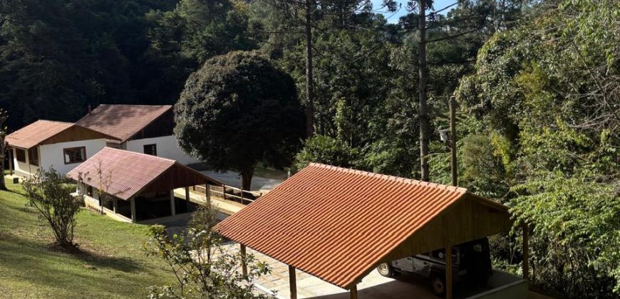 Casa com Chalé no Alcantilado