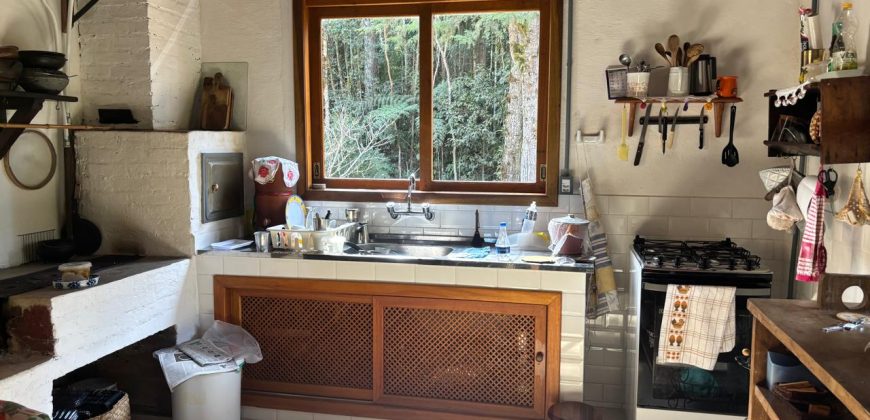 Casa com Chalé no Alcantilado