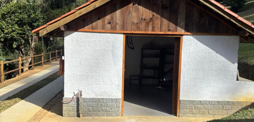 Casa com Chalé no Alcantilado