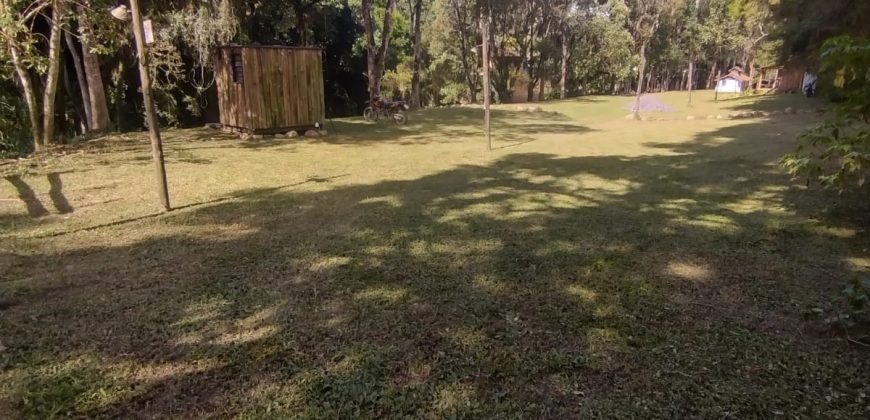 Terreno na parte alta da Vila de Maringá – RJ