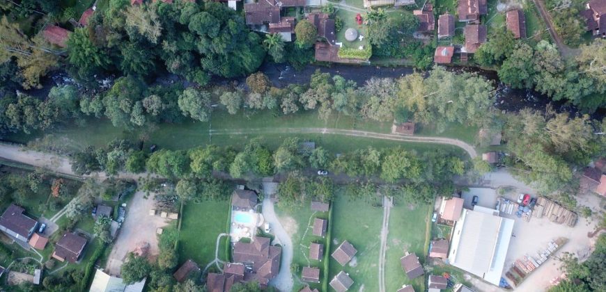 Terreno na parte alta da Vila de Maringá – RJ
