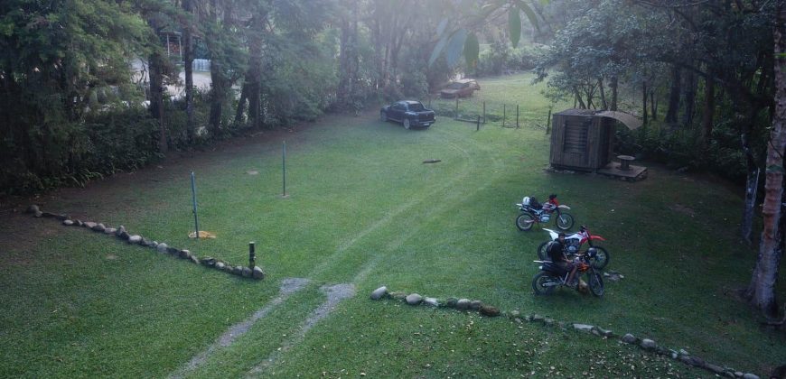 Terreno na parte alta da Vila de Maringá – RJ