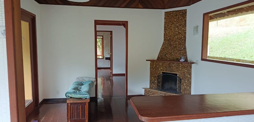 Casa com Chalé na Santa Clara Casa com Chalé na Santa Clara