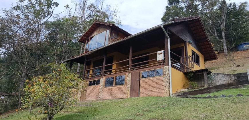 Casa com Chalé na Santa Clara Casa com Chalé na Santa Clara