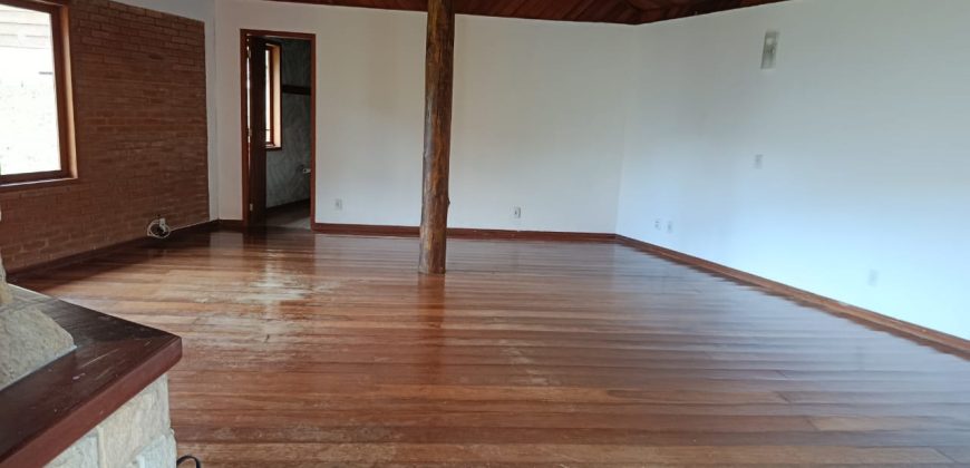 Casa com Chalé na Santa Clara Casa com Chalé na Santa Clara