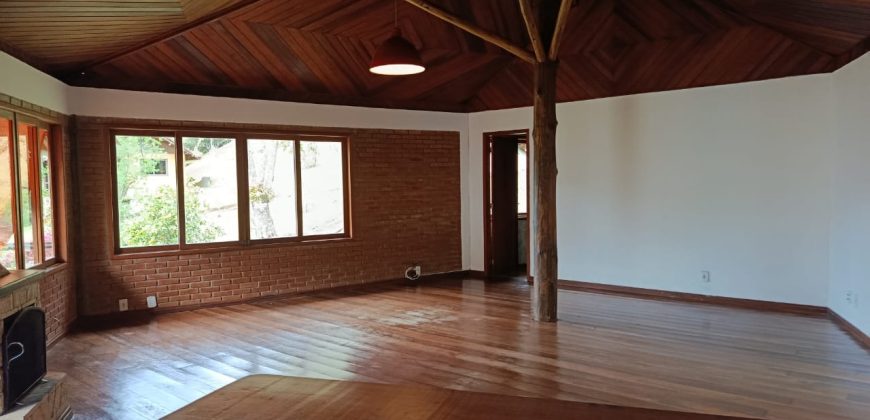 Casa com Chalé na Santa Clara Casa com Chalé na Santa Clara