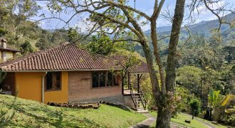 Casa com Chalé na Santa Clara