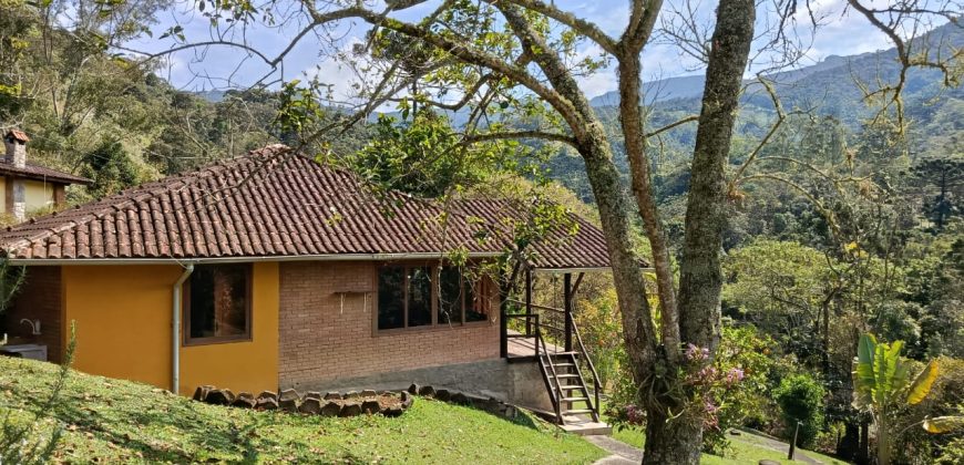 Casa com Chalé na Santa Clara Casa com Chalé na Santa Clara